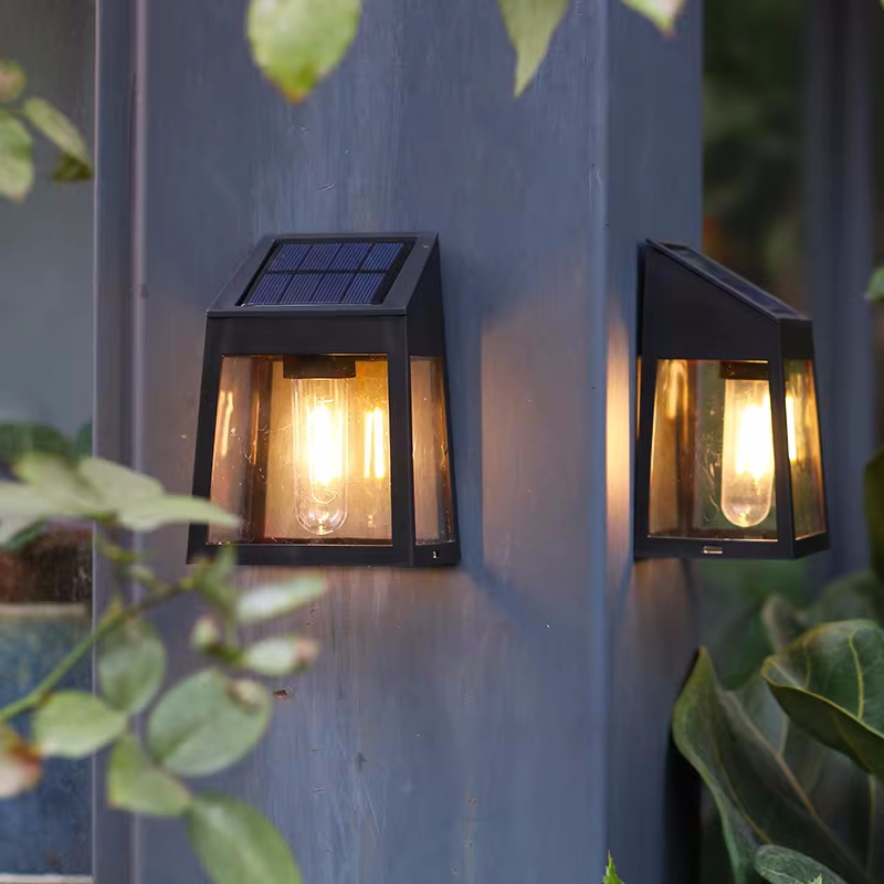 Lampa ścienna na energię słone – Solar Path Light recenzja i cena